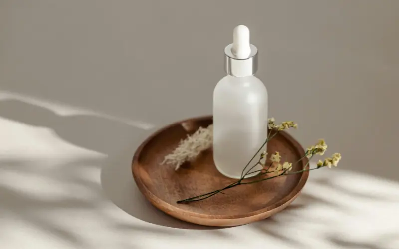 Niacinamide serum at 5% for oil regulation, skin barrier support, and post-acne mark fading, beginner ingredient guide
