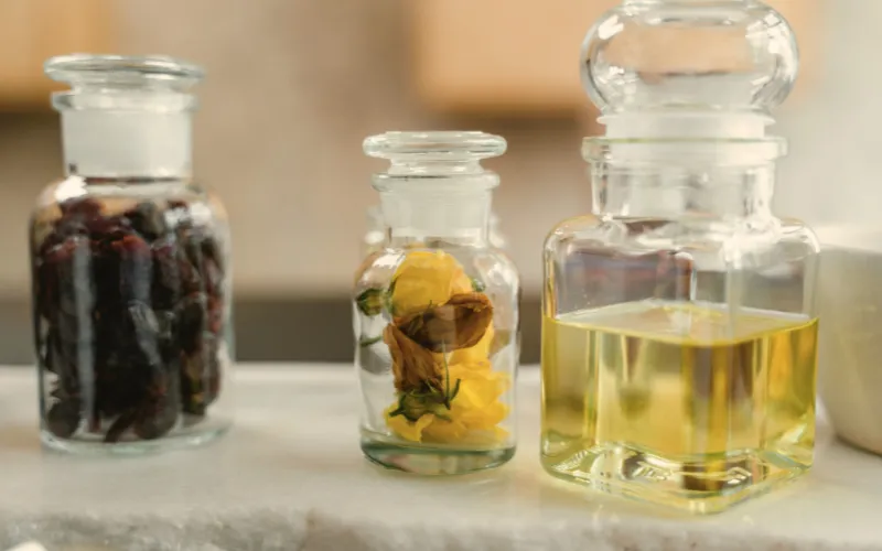 natural skincare ingredients including oils that rate highly on the comedogenic scale for pore-clogging risk